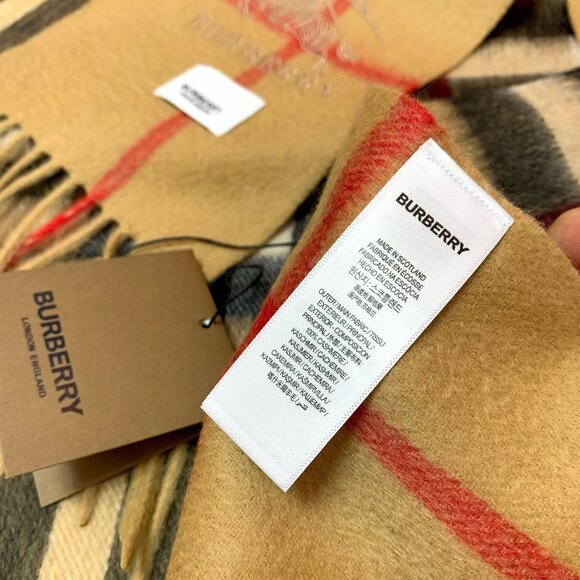 Burberry Women's Scarf - Picture 7 of 7